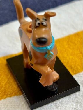 Scooby-Doo Mini Figure with stand- like new!